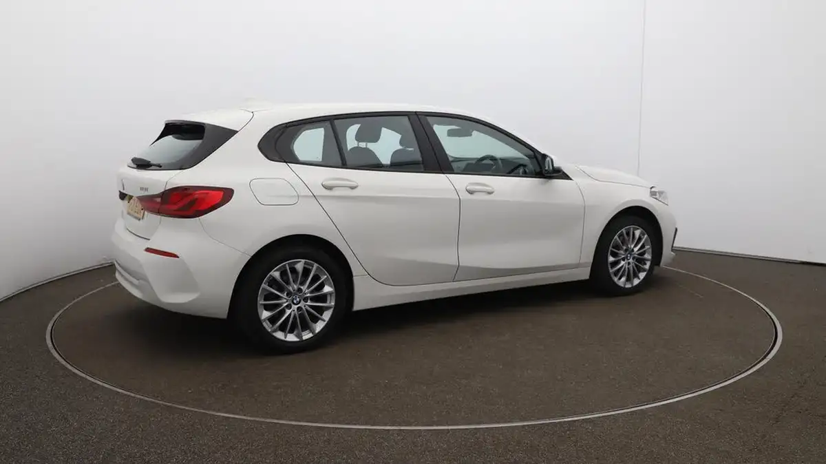 2021-bmw-1-series-15-118i-se-lcp-dct-big-52