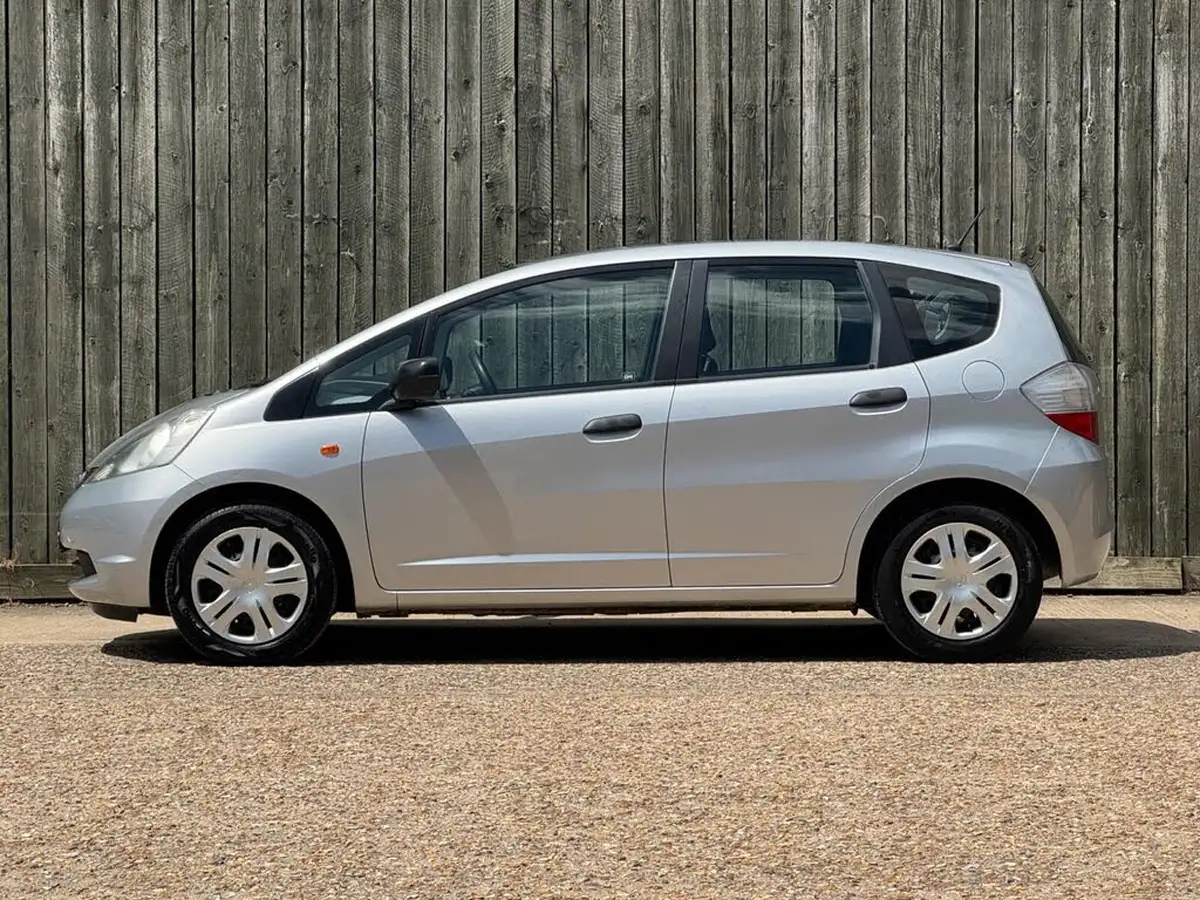 2010-honda-jazz-12-s-big-17