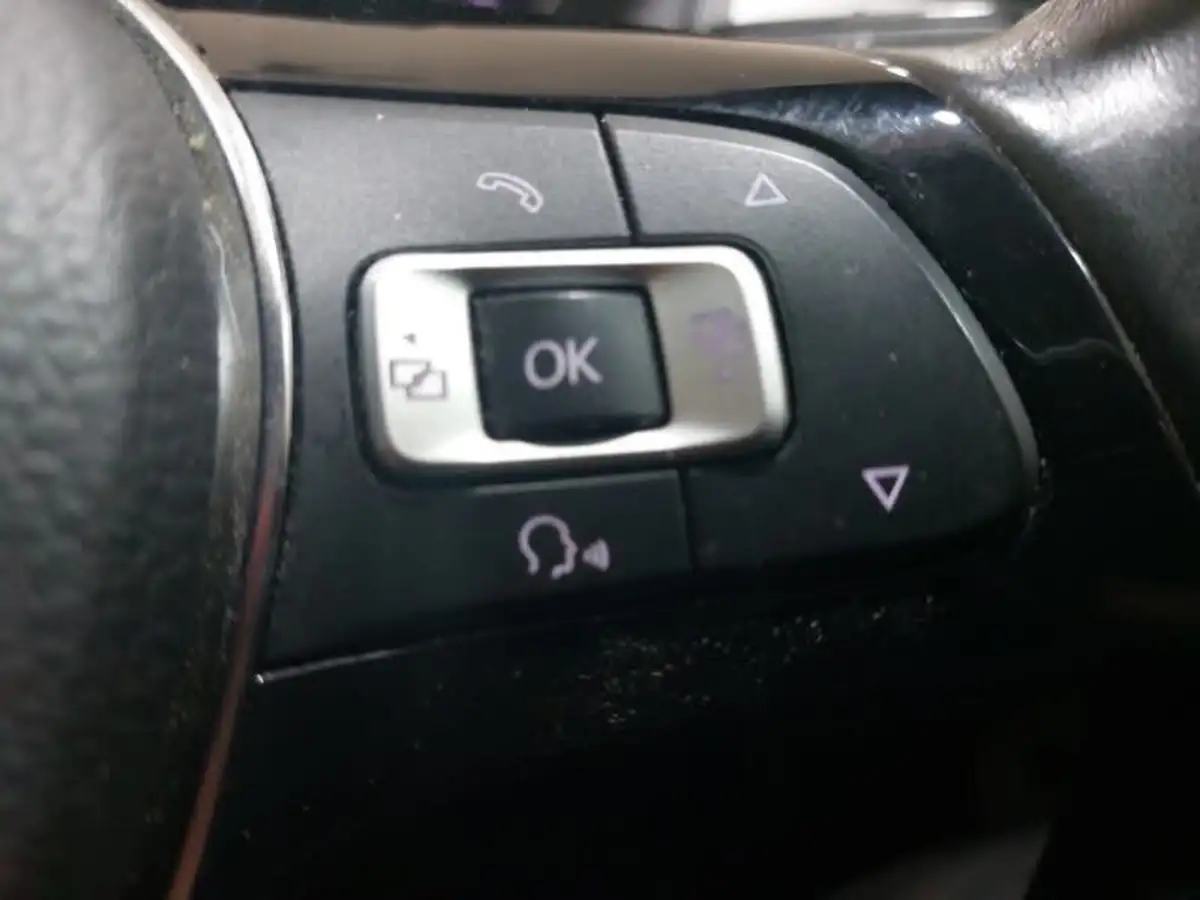 2015-volkswagen-passat-16tdi-bmtss-saloon-4d-big-12