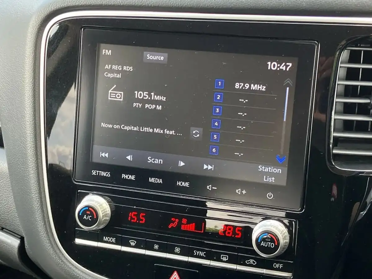 2020-mitsubishi-outlander-24-design-phev-big-10