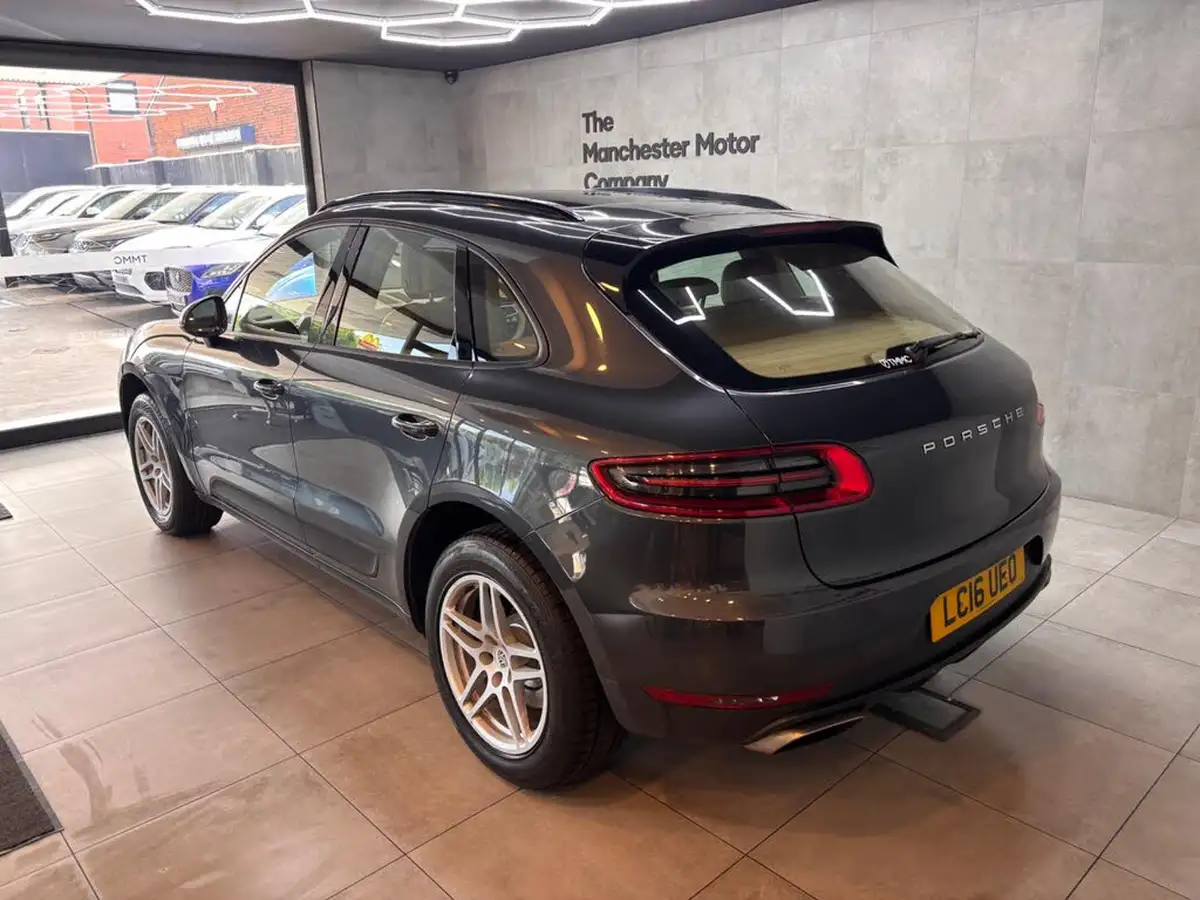 2016-porsche-macan-20-big-14