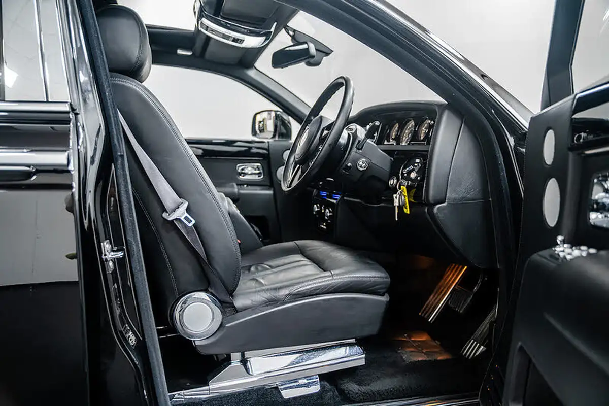 2012-rolls-royce-phantom-67-big-30
