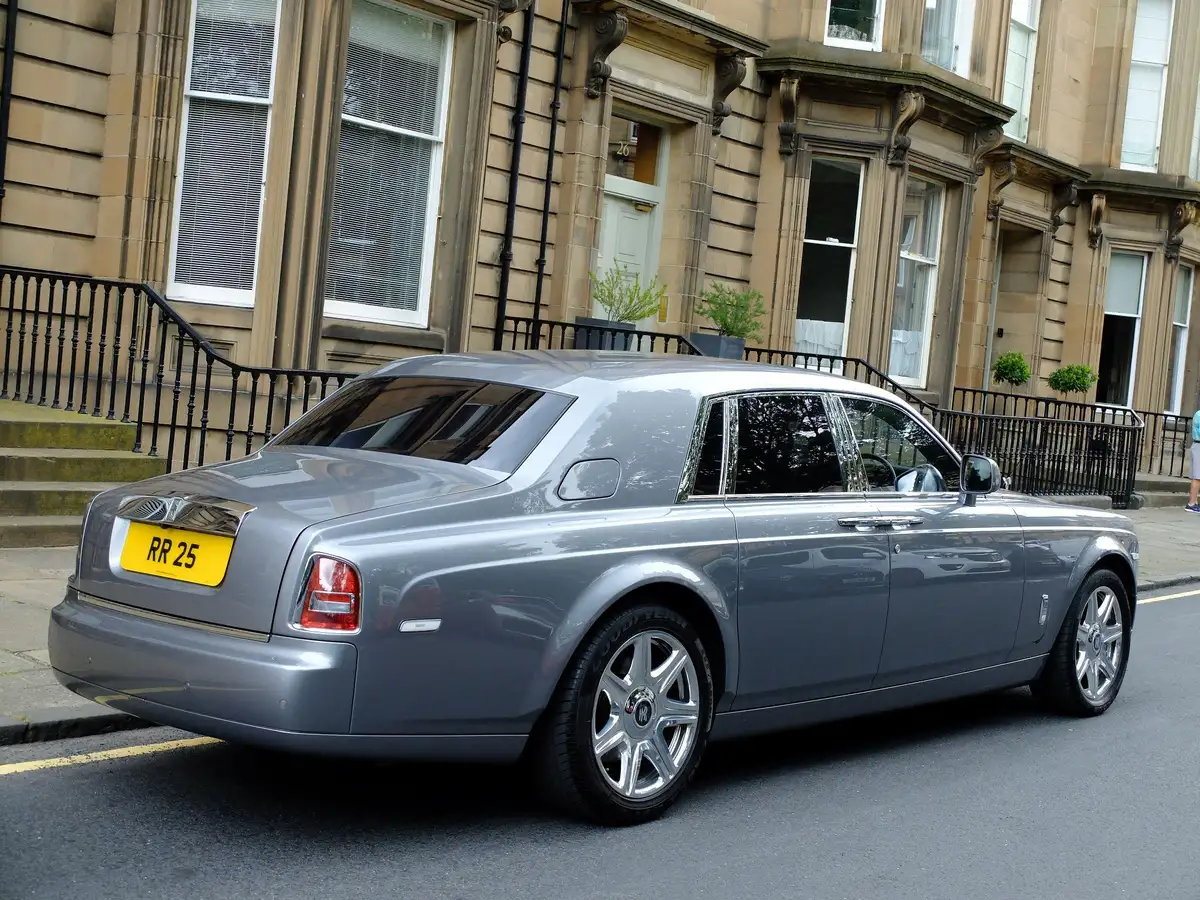 2016-rolls-royce-phantom-67-coupe-2d-big-5