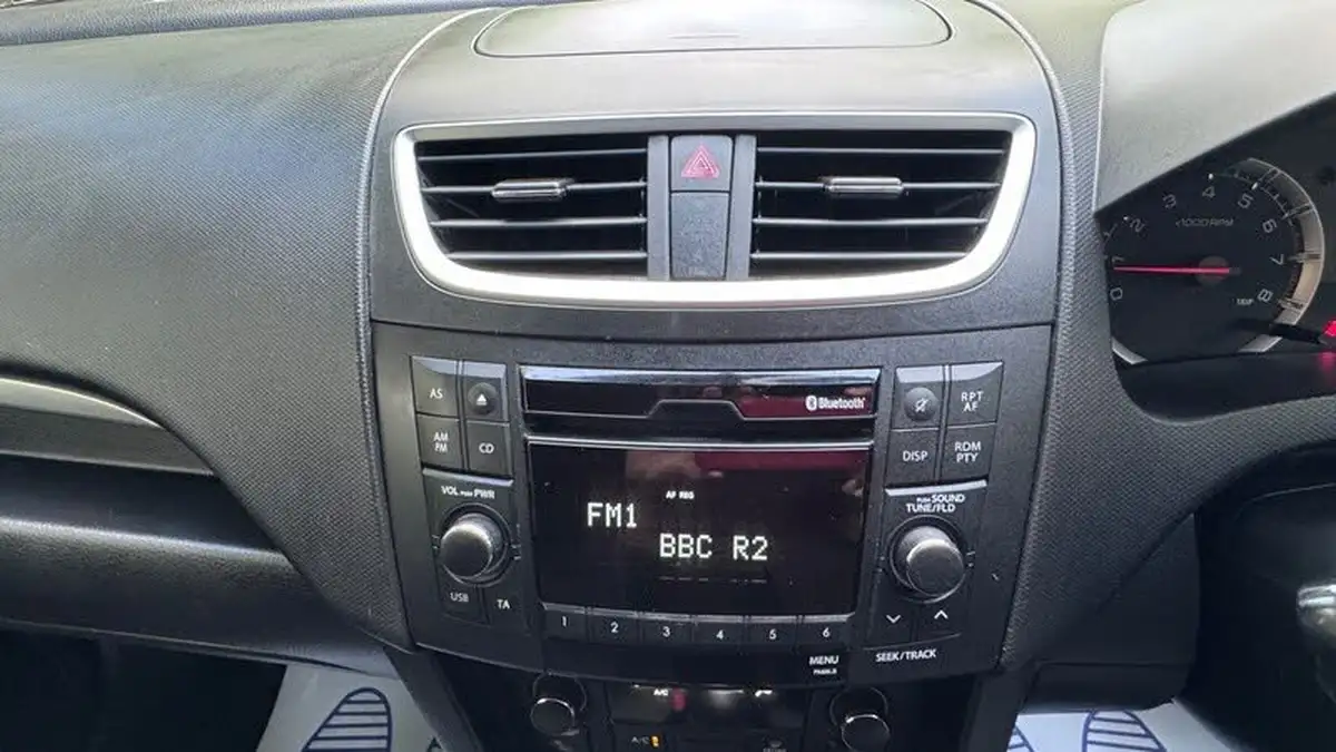 2014-suzuki-swift-12-sz4-94ps-4x4-5d-big-21