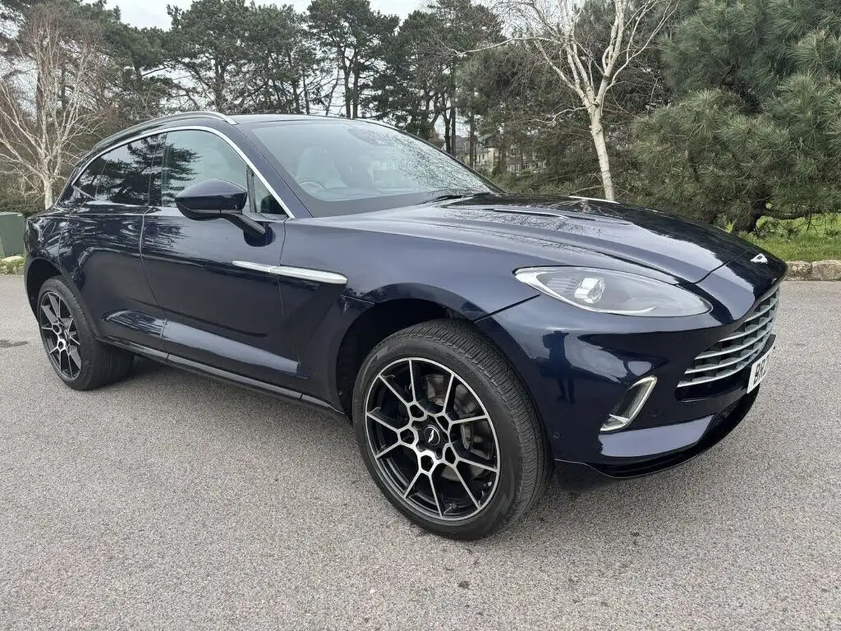 2021-aston-martin-dbx-40-v8-big-0