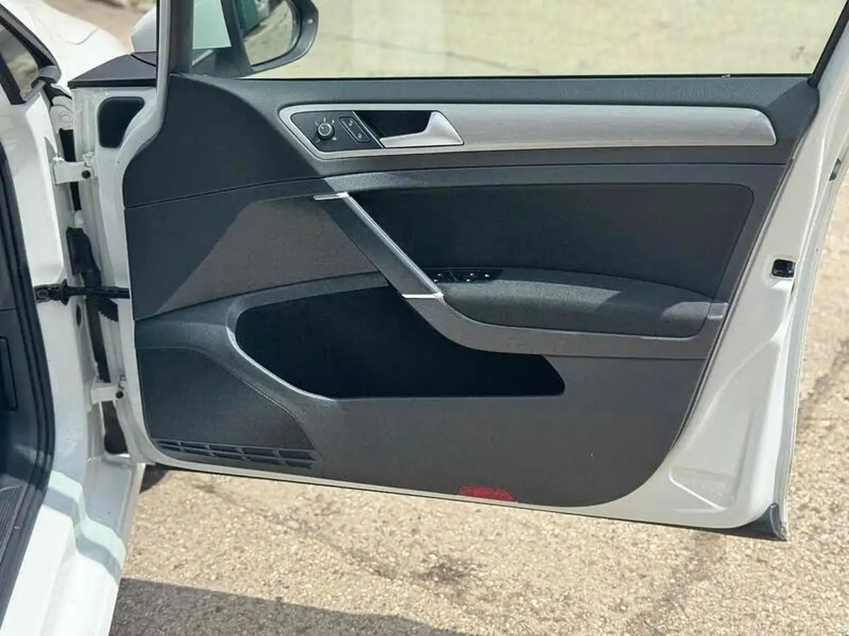 2015-volkswagen-golf-14-match-5d-big-34