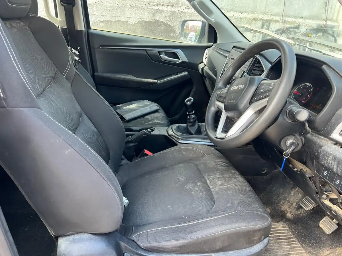 2021-isuzu-d-max-19td-dl20-double-pickup-big-15