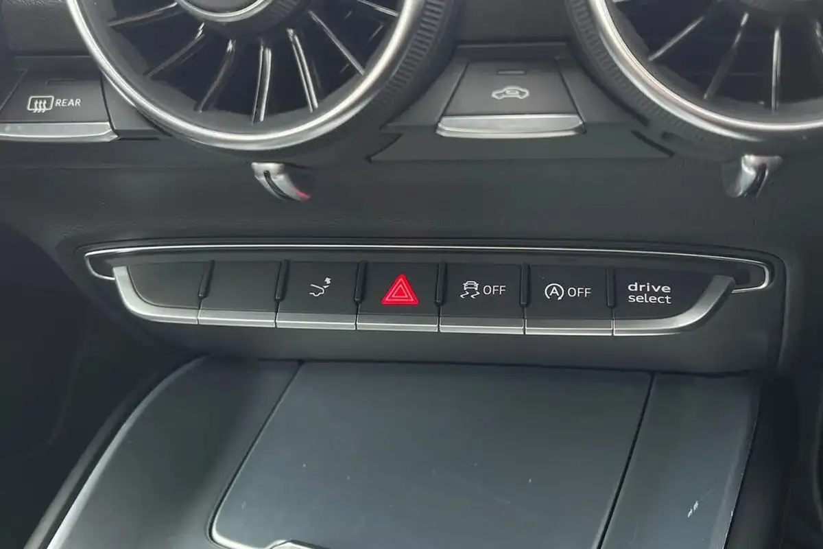 2015-audi-tt-coupe-20-tdi-s-line-big-56