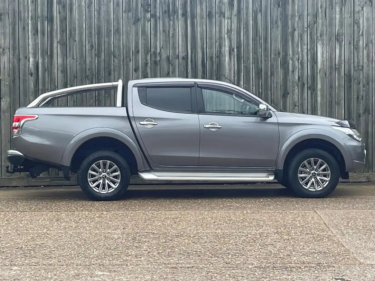 2018-mitsubishi-l200-24di-d-barbarian-eu6-big-14