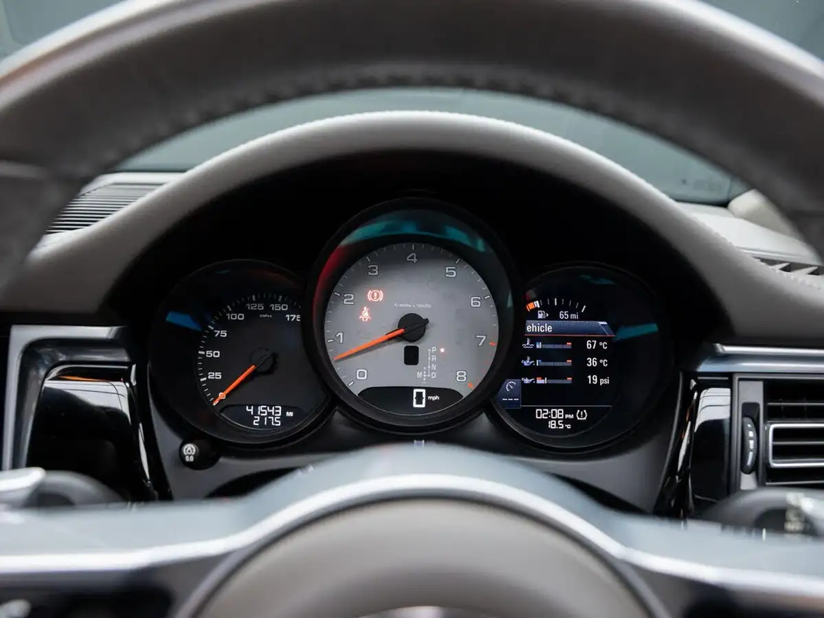 2020-porsche-macan-30-v6-s-big-29