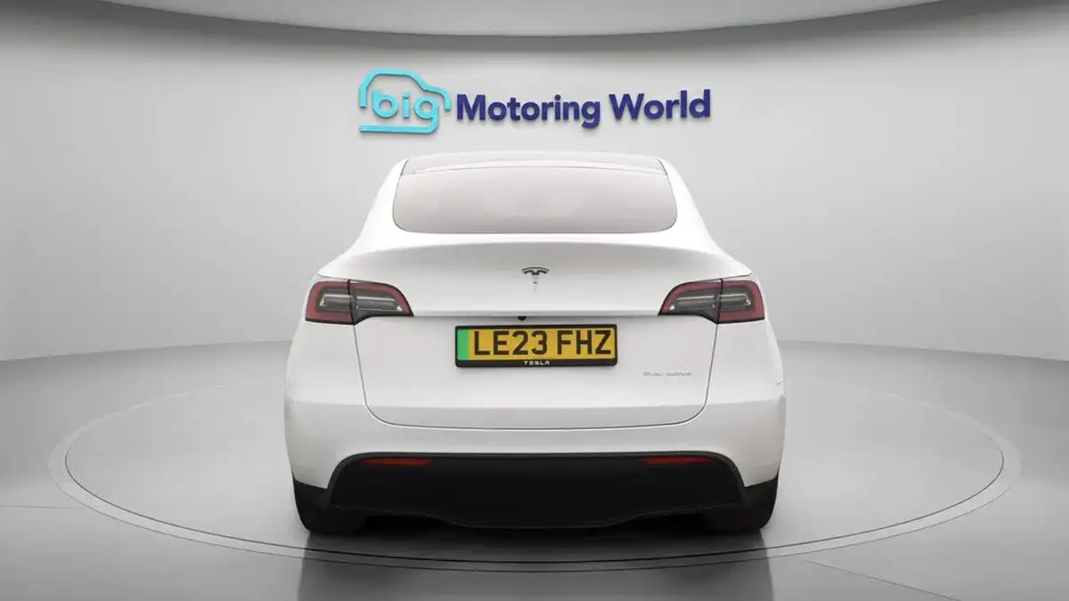 2023-tesla-model-y-e-long-range-big-6