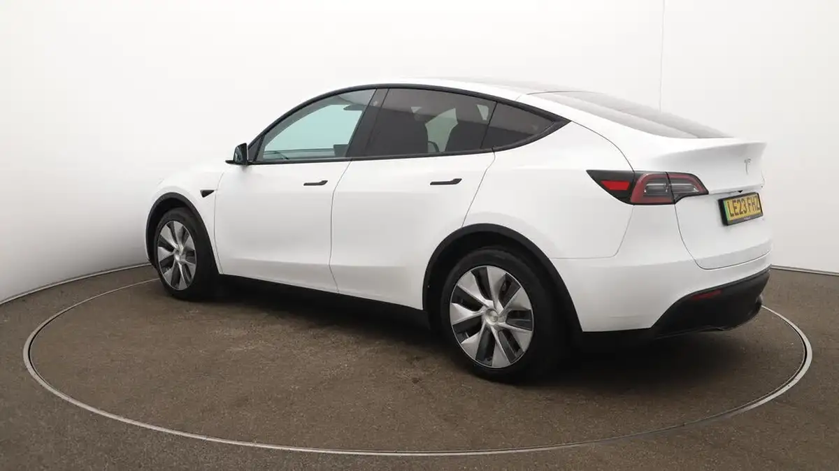2023-tesla-model-y-e-long-range-big-34