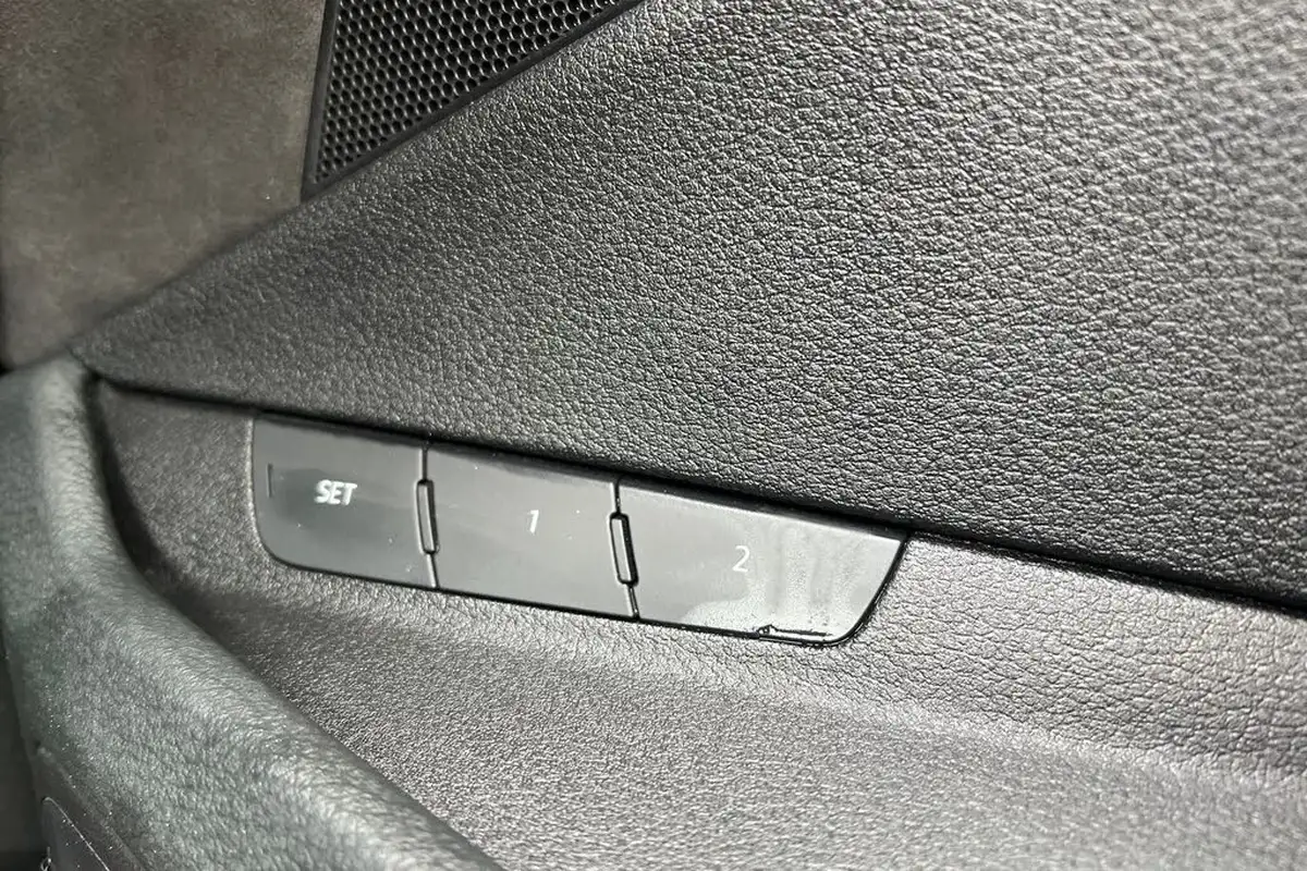2019-audi-e-tron-55e-launch-edition-big-37