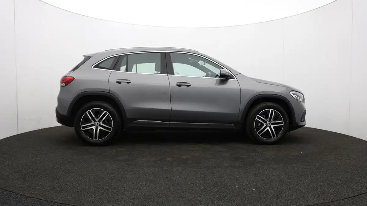 2022-mercedes-benz-gla-class-13-gla-200-sport-executive-big-41