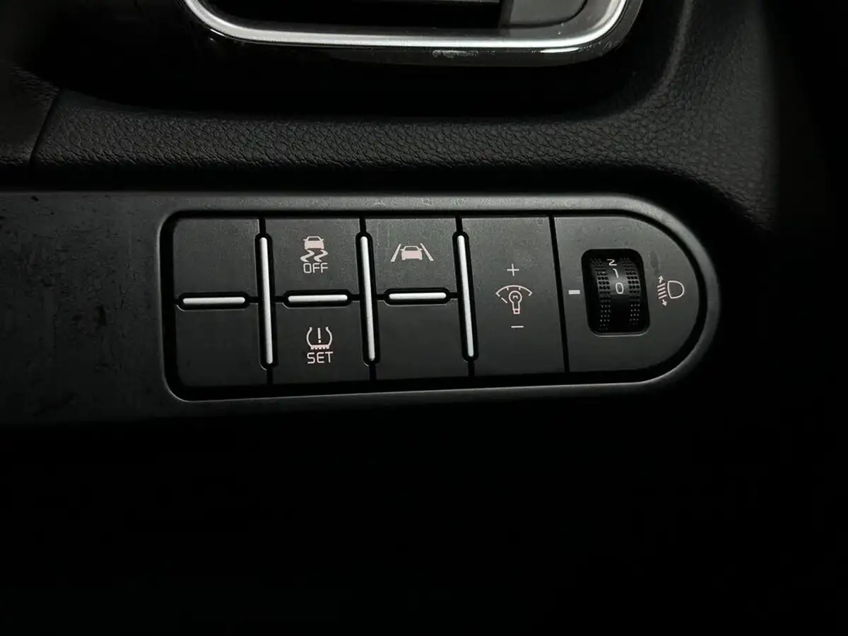 2023-kia-ceed-15-t-gdi-3-158bhp-hatchback-big-15