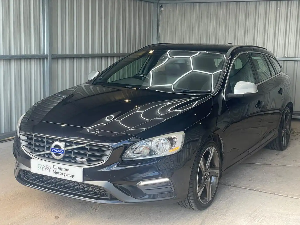 2015-volvo-v60-16td-d2-r-design-big-0