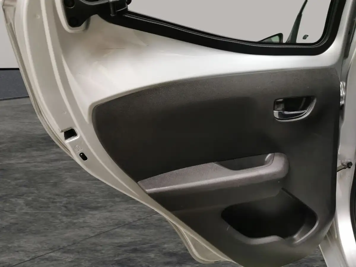 2020-toyota-aygo-10-vvt-i-x-play-big-32