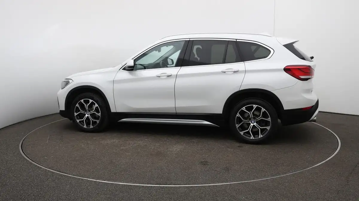 2022-bmw-x1-20-xdrive20i-xline-big-60