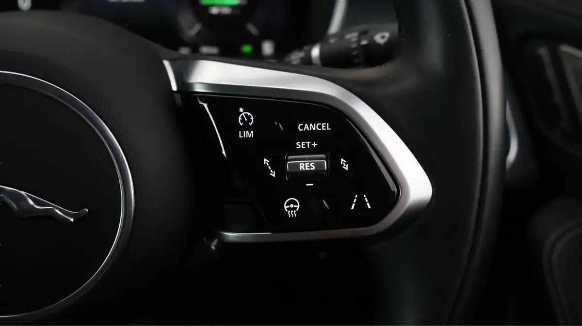 2022-jaguar-i-pace-ev400-hse-black-big-25