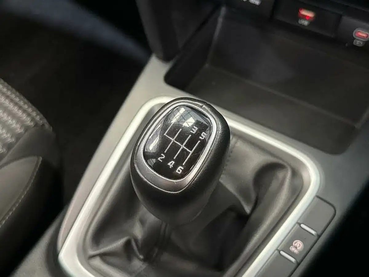 2023-kia-ceed-15-t-gdi-2-158bhp-non-adap-hatchback-big-21