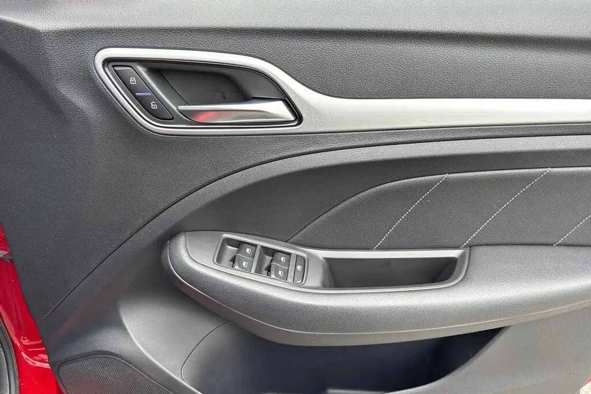 2019-mg-zs-suv-15-vti-tech-excite-105bhp-big-16