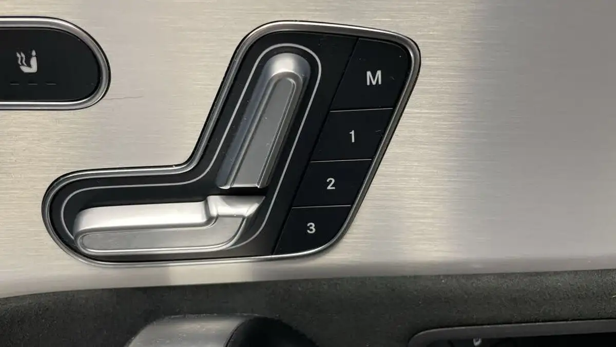 2023-mercedes-benz-a-class-13-a200-amg-line-premium-plus-hatchback-5d-big-24