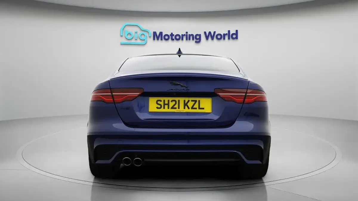 2021-jaguar-xe-20-d200-r-dynamic-black-big-6