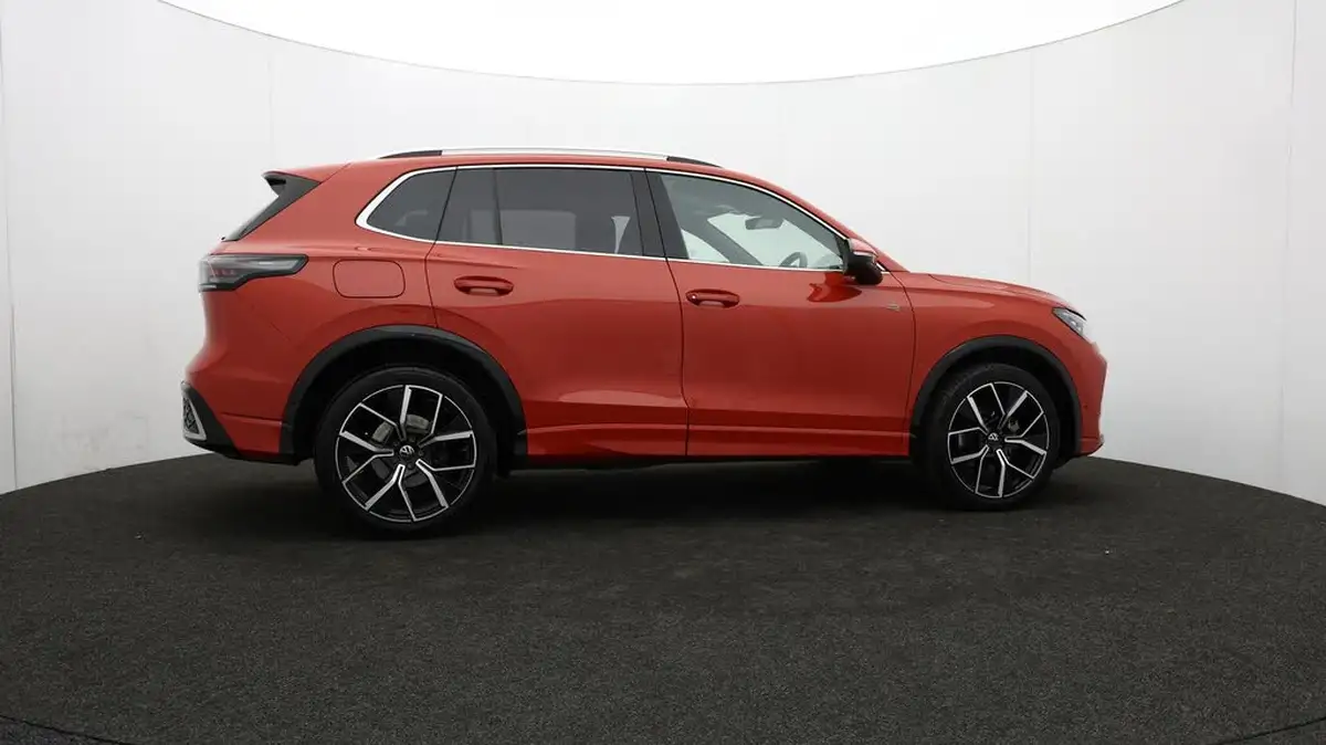 2024-volkswagen-tiguan-15-etsi-r-line-big-42