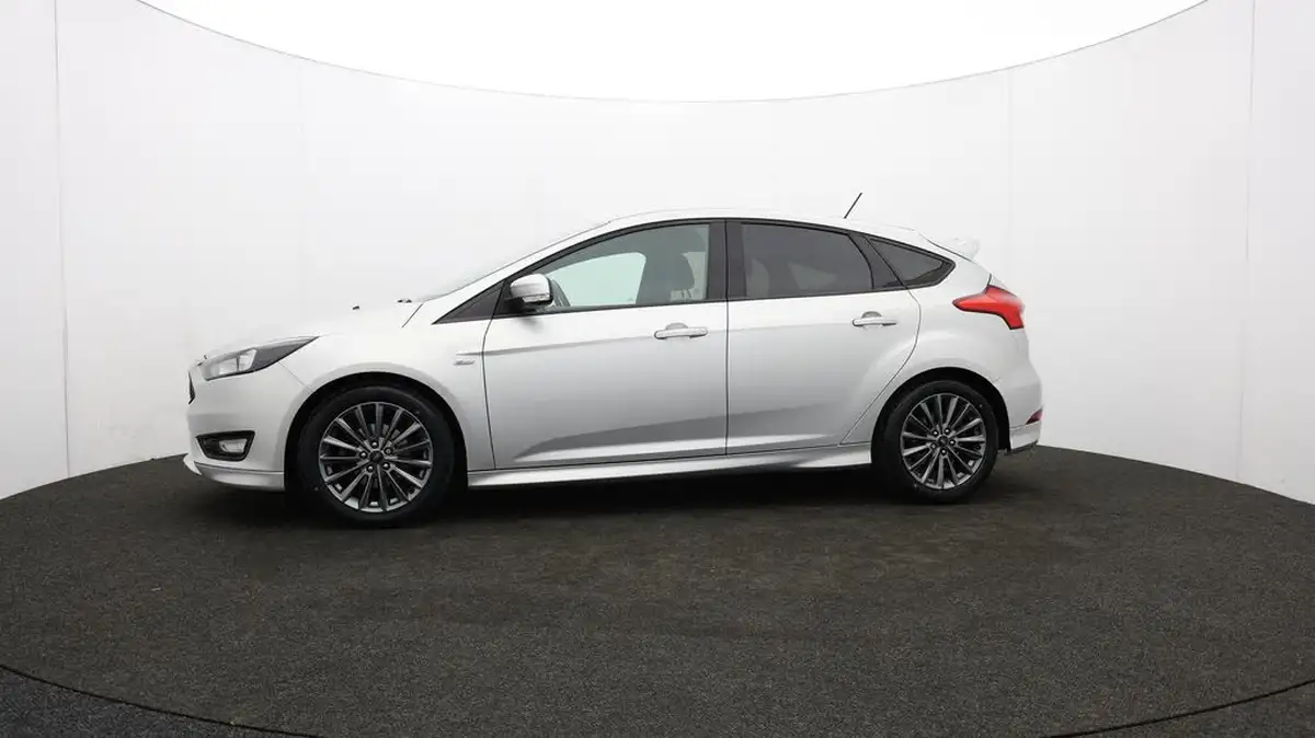 2018-ford-focus-10t-st-line-140ps-hatchback-big-69