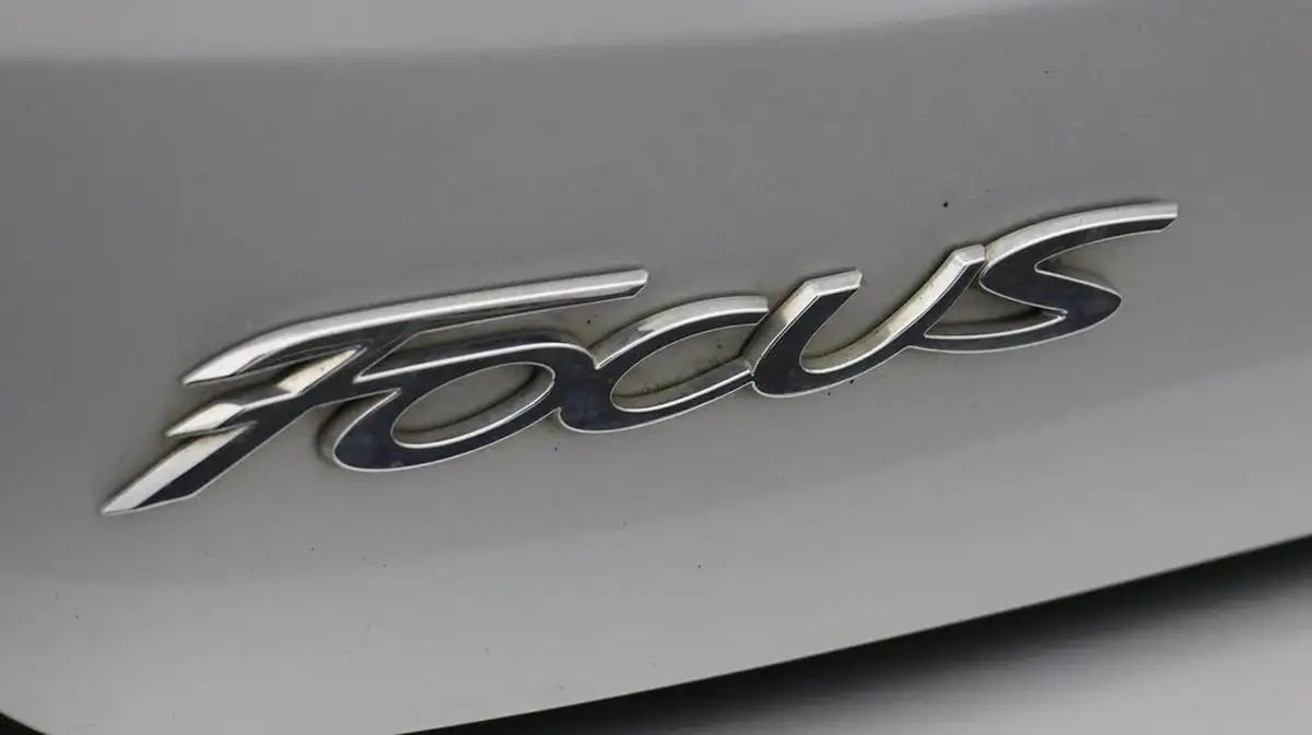 2018-ford-focus-10t-st-line-140ps-hatchback-big-21