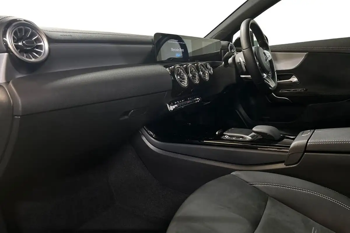 2022-mercedes-benz-a-class-13-a180-amg-line-executive-edition-hatchback-5d-7g-dct-big-5