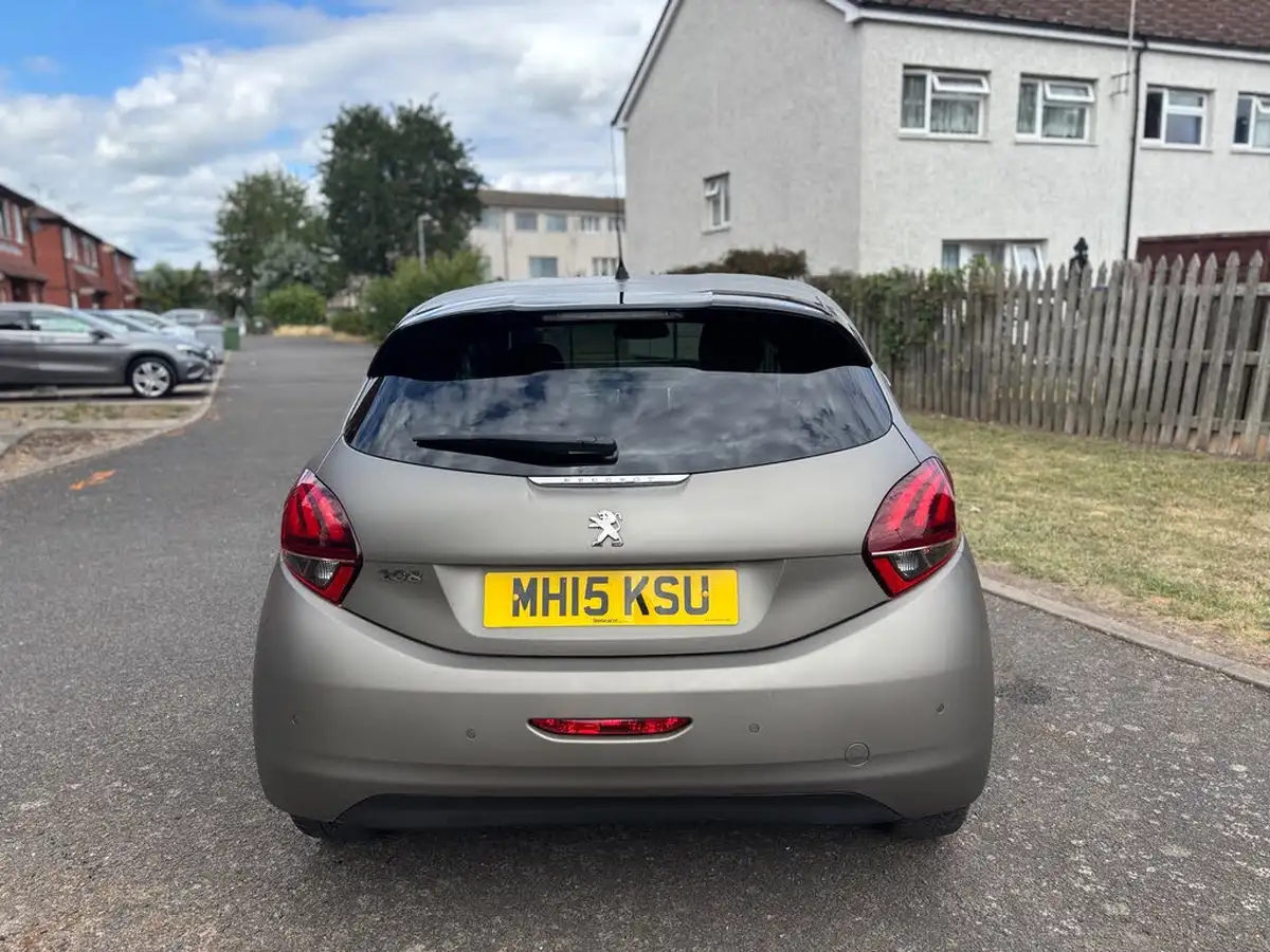 2015-peugeot-208-12-puretech-allure-82bhp-ss-3d-etg5-big-4