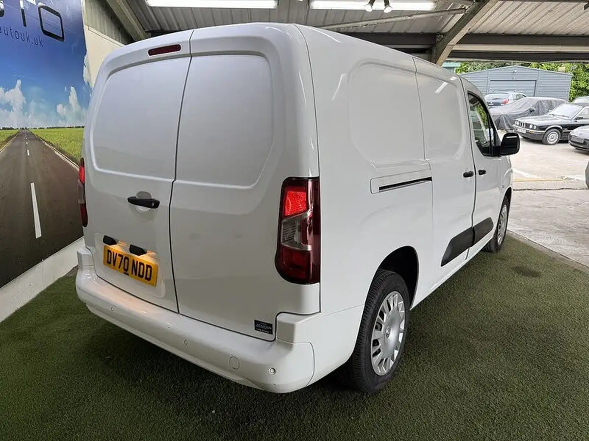 2020-vauxhall-combo-15cdti-sportive-2300-100pseu6d-t-l2h1-panel-big-10