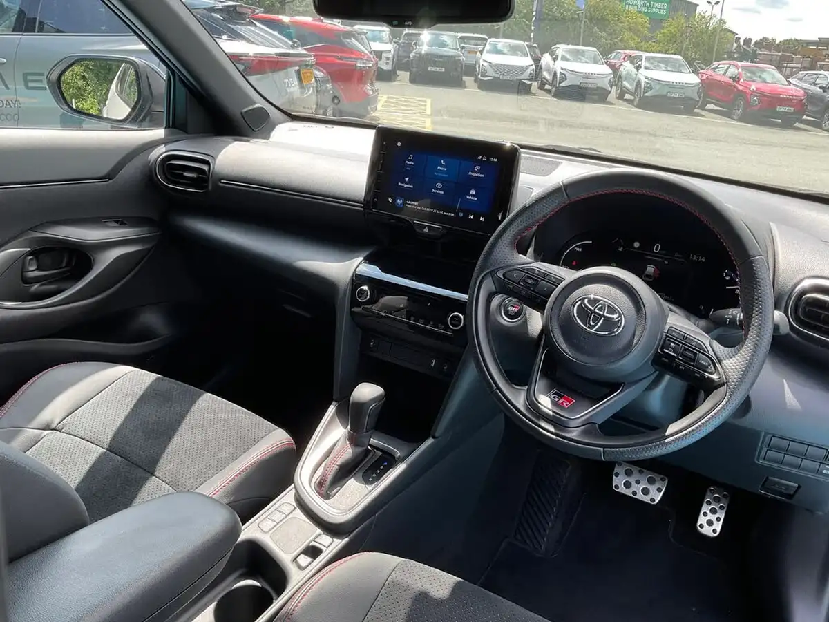 2023-toyota-yaris-cross-15-vvt-i-gr-sport-big-13