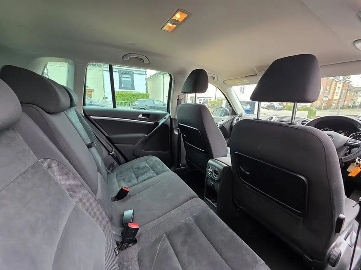 2015-volkswagen-tiguan-20tdi-match-150ps-4wd-bmt-dsg-big-21