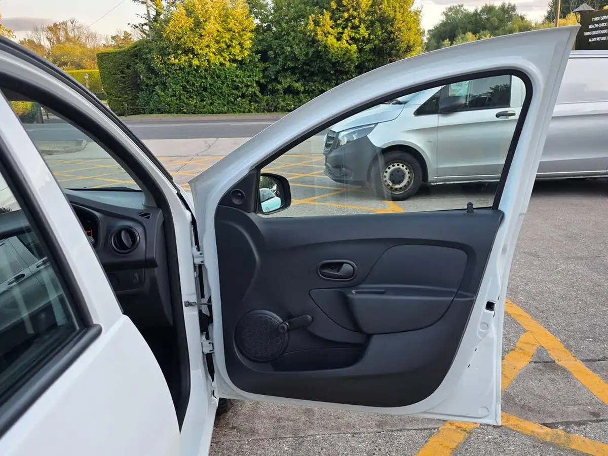 2017-dacia-sandero-10-sce-access-big-8