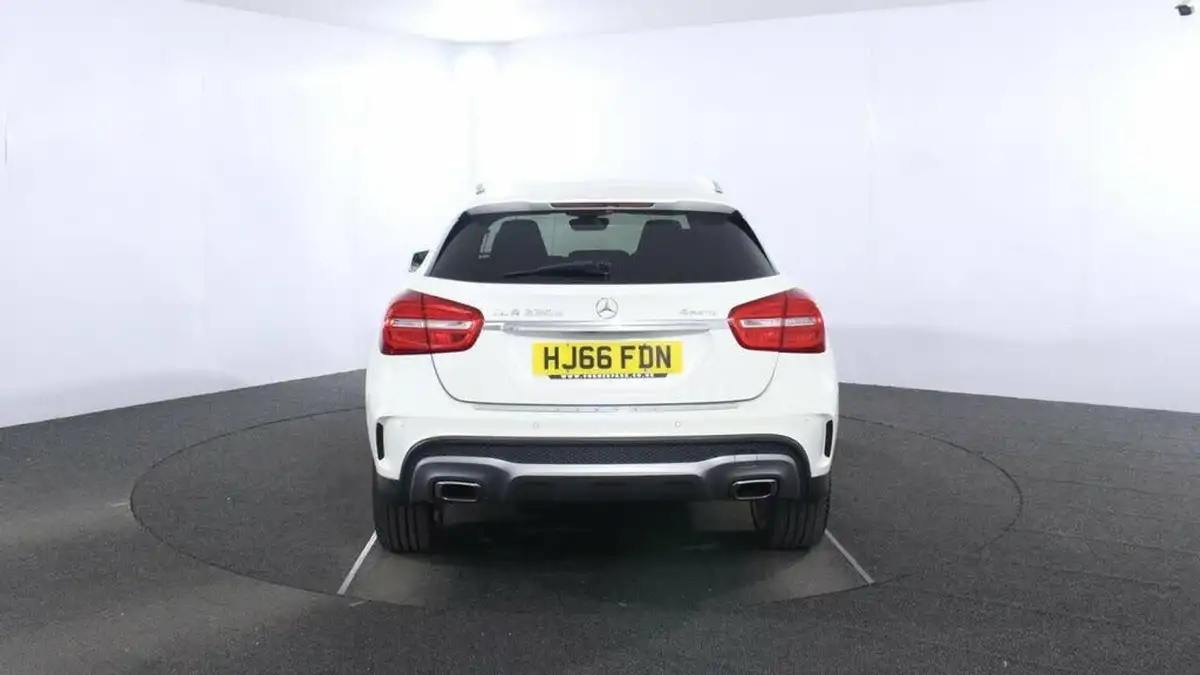 2016-mercedes-benz-gla-class-21d-gla-220d-amg-line-premiumss-7g-dct-big-5
