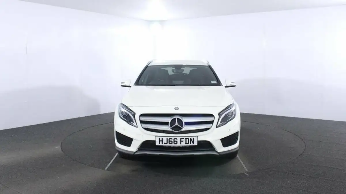 2016-mercedes-benz-gla-class-21d-gla-220d-amg-line-premiumss-7g-dct-big-1