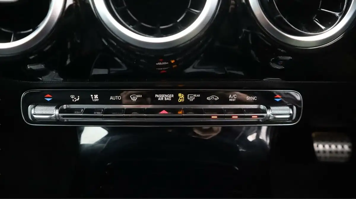 2020-mercedes-benz-a-class-20d-a200d-amg-line-executive-hatchback-5d-big-12