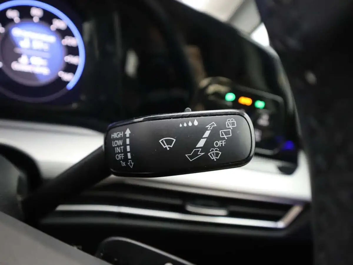 2023-volkswagen-golf-15-etsi-life-130ps-estate-big-36