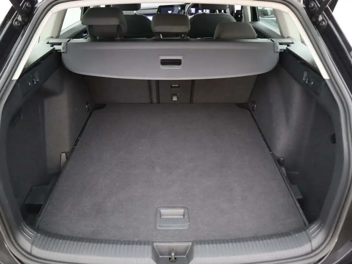 2023-volkswagen-golf-15-etsi-life-130ps-estate-big-8
