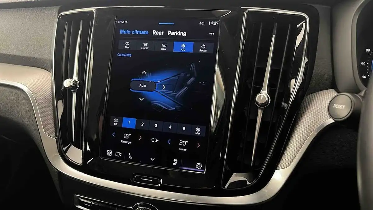 2023-volvo-v60-20-b3-plus-station-wagon-big-20