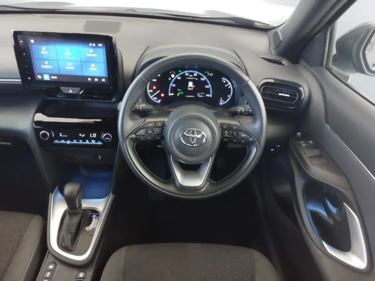 2022-toyota-yaris-15-vvt-i-design-panoramic-roof-big-6