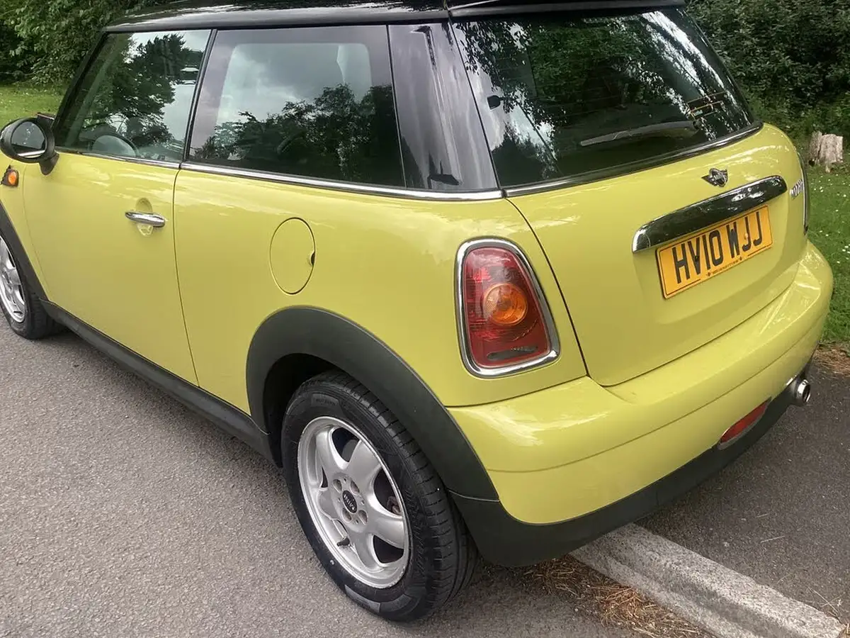 2010-mini-cooper-16-cooper-122bhp-hatchback-3d-big-7
