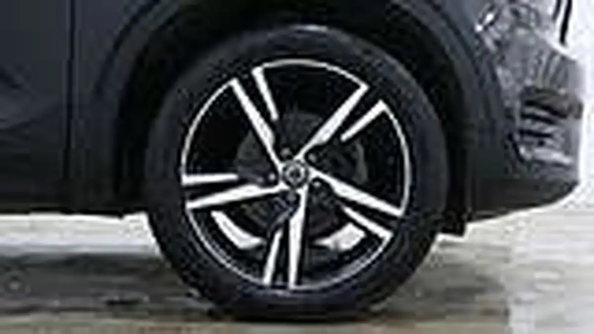 2022-volvo-xc40-15-t3-r-design-auto-big-37