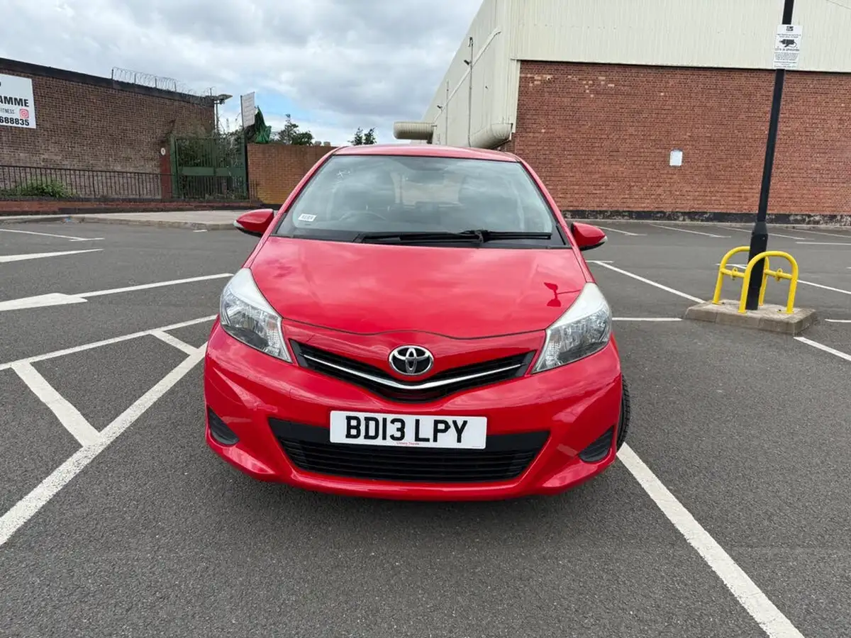 2013-toyota-yaris-133-tr-vvt-i-5d-big-1