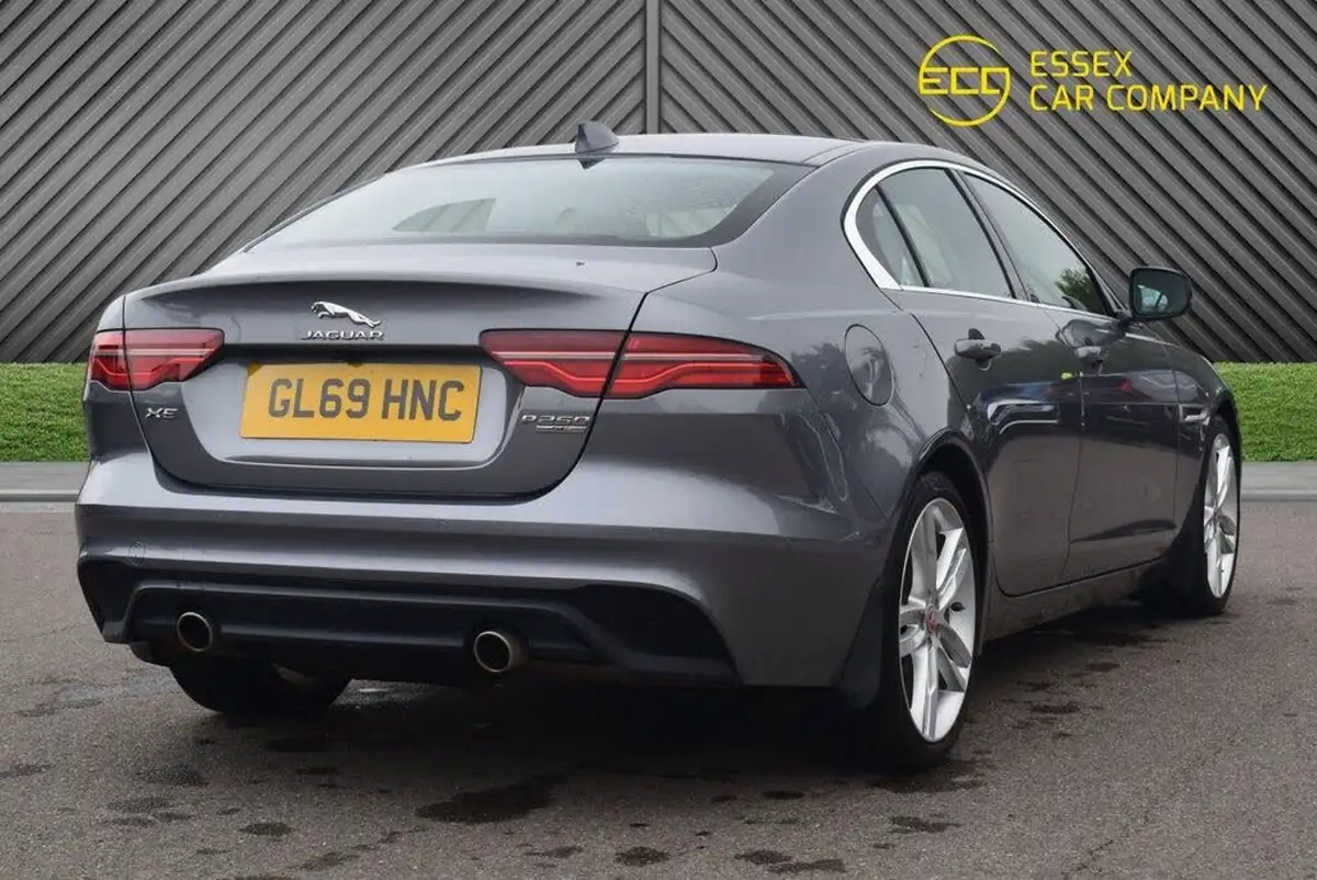 2019-jaguar-xe-20i-se-250ps-big-14