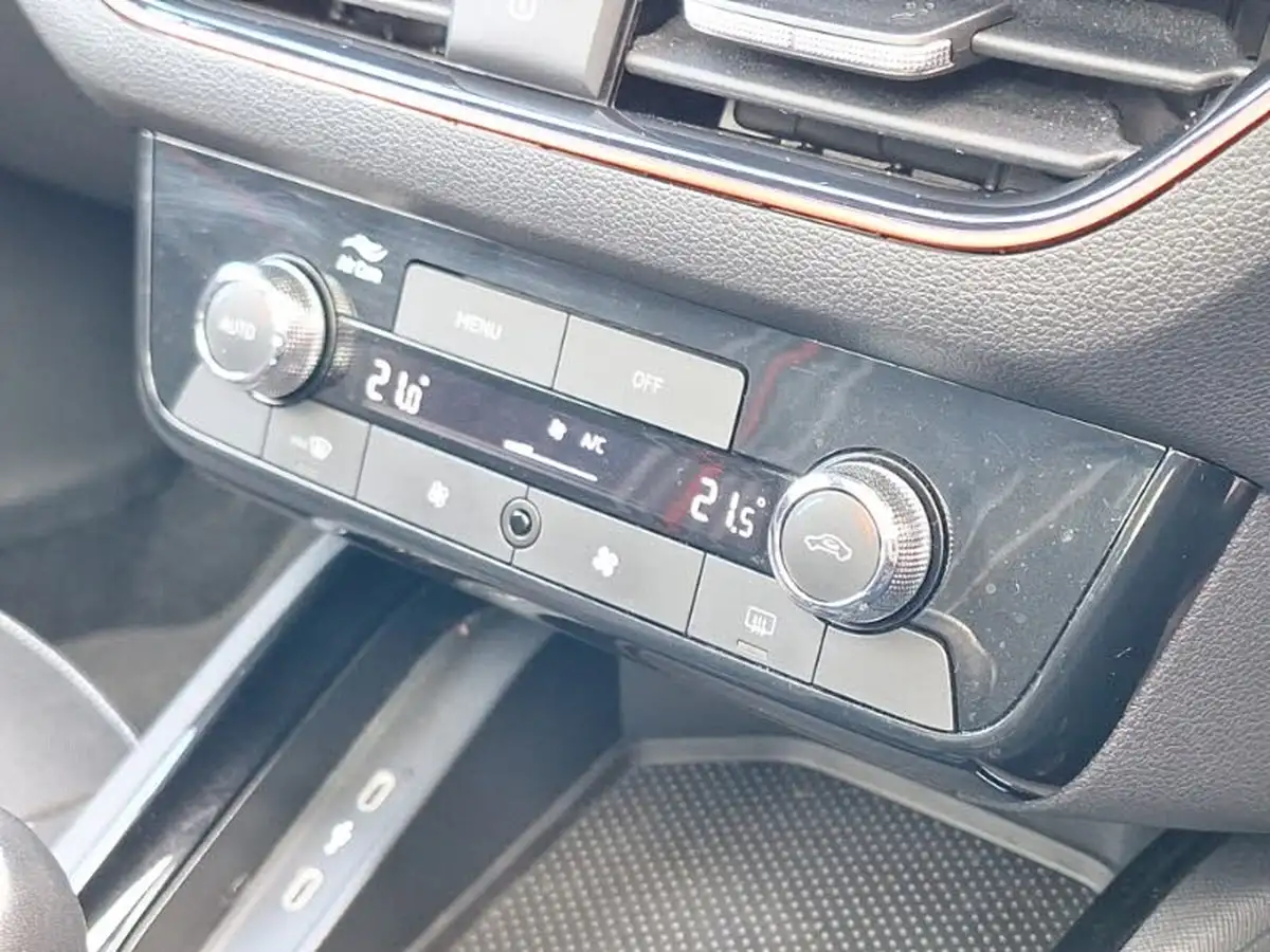 2024-skoda-kamiq-10-tsi-monte-carlo-116ps-big-17