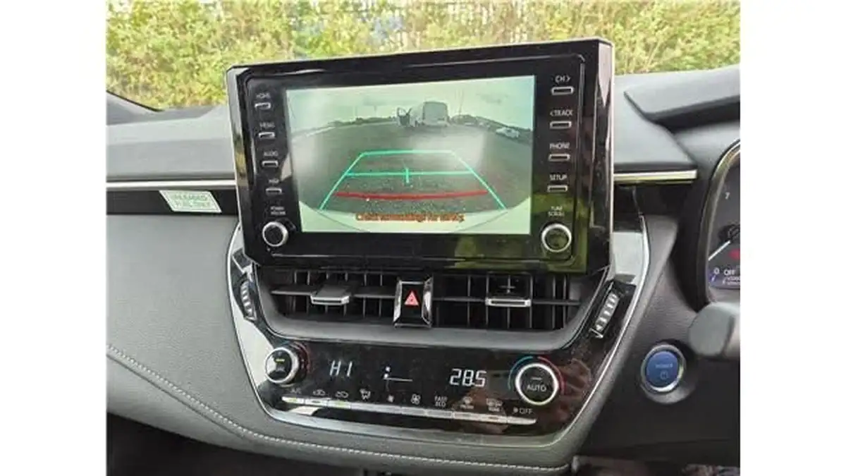 2022-toyota-corolla-18-vvt-i-icon-120bhp-trk-hatchback-5d-big-16