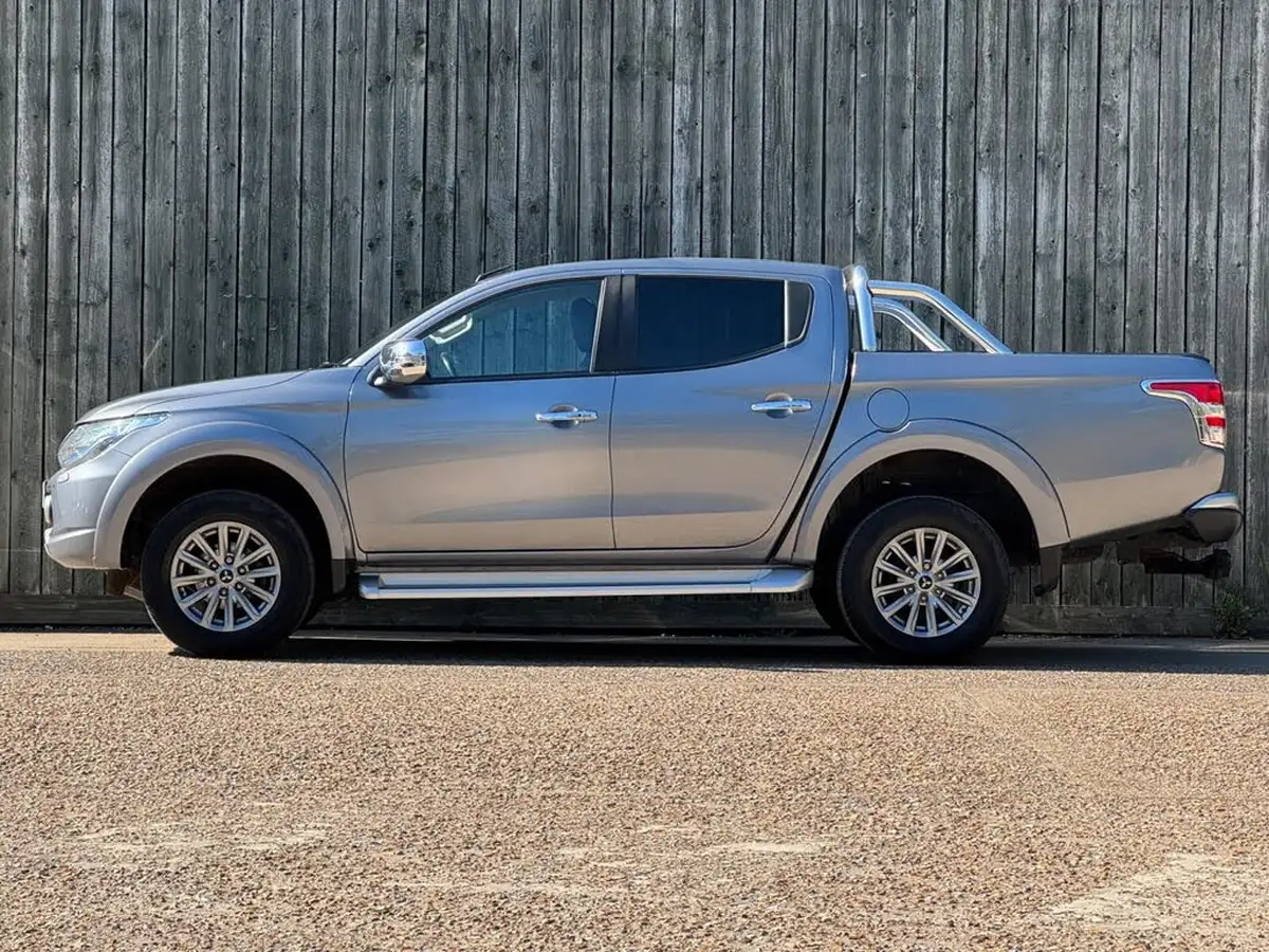 2017-mitsubishi-l200-24di-d-barbarian-178bhp-eu6-auto-big-11
